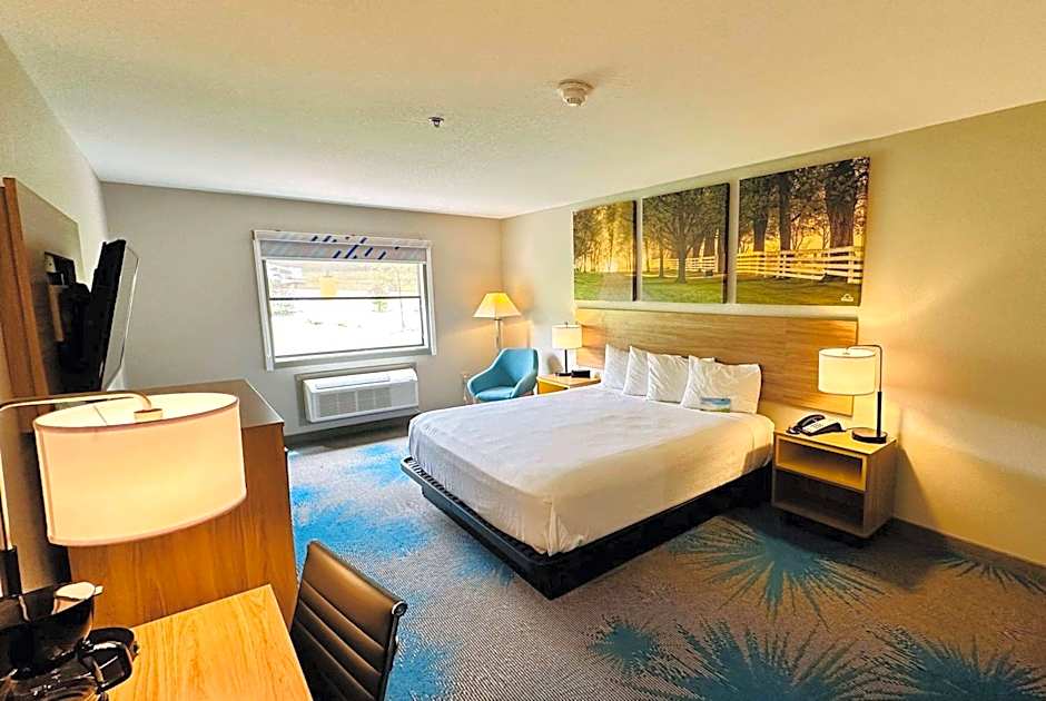 Days Inn & Suites by Wyndham Wynne