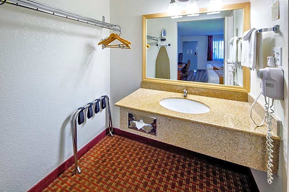 Quality Inn & Suites Lake Havasu City