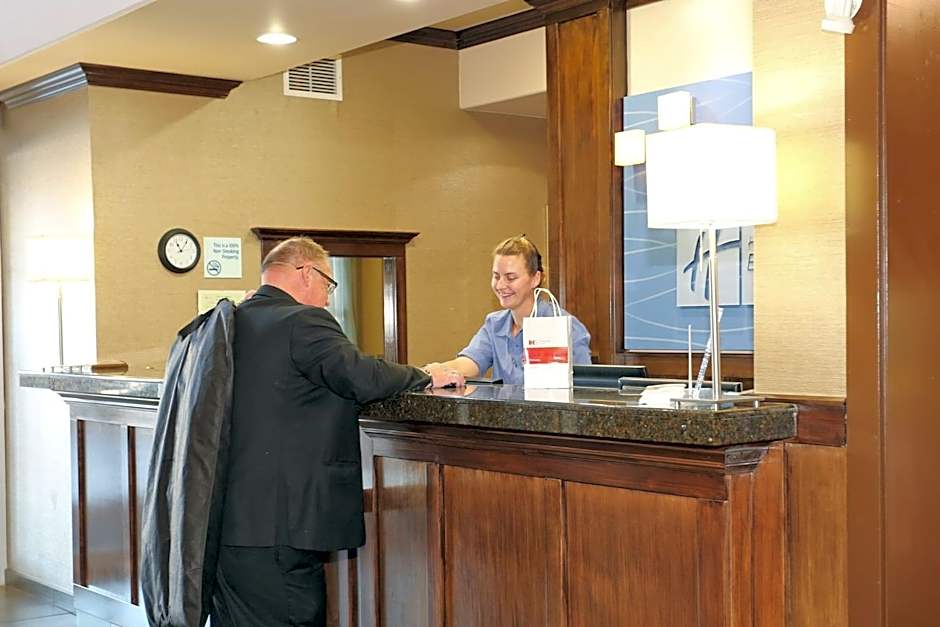 Holiday Inn Express Hotel & Suites Vernon By IHG