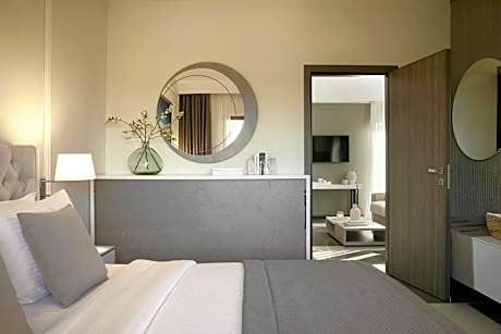 Deluxe Family Room (2 Adults + 2 Children)