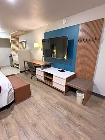 Superior Queen Room with One Queen Bed, Non - Smoking