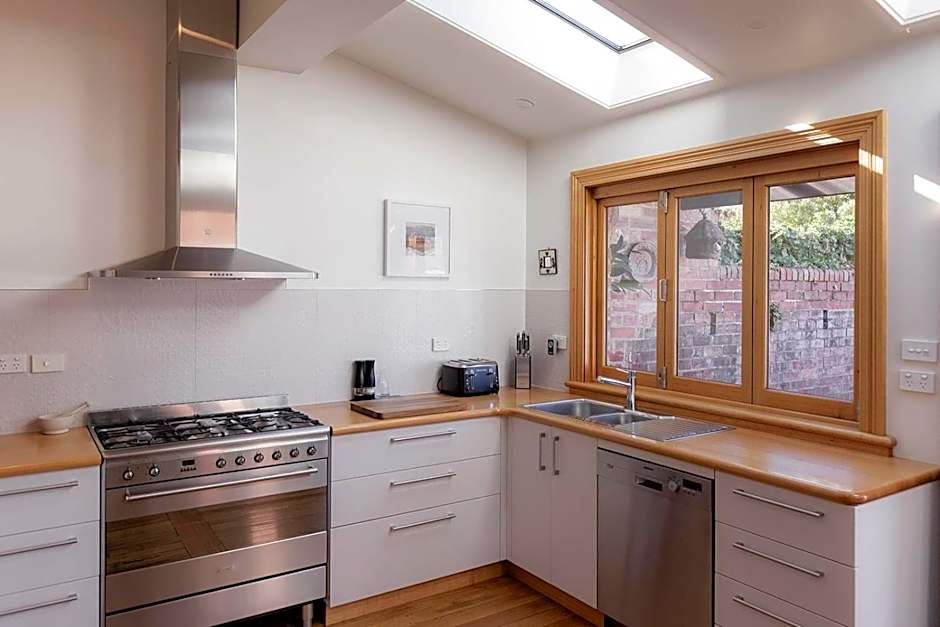 Serenity and style in Sandy Bay