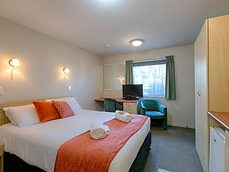 Compact Queen Studio