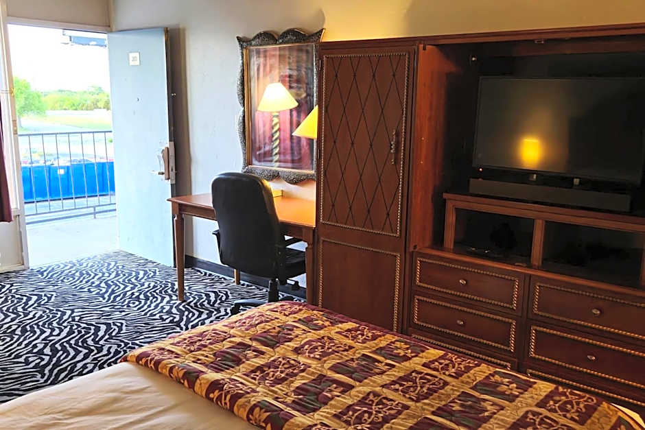 Castle Inn & Suites by OYO Lawton