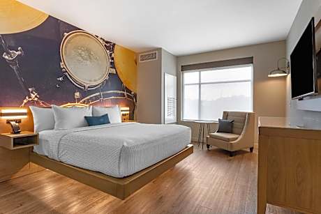 1 King Bed Suite Nonsmoking Upgrade