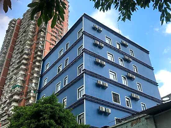 Baowan Hotel (Guangzhou Shangxiajiu Changshou Road Subway Station)