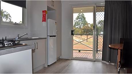 Deluxe 1 Bedroom Cabin - Sleeps 2