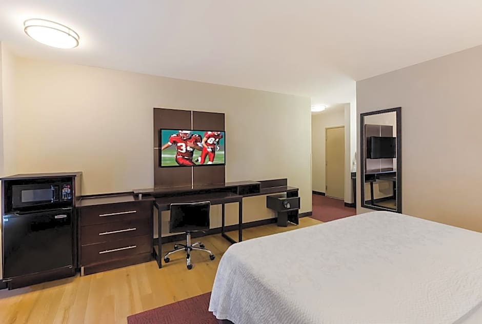 Red Roof PLUS+ Columbus Downtown- Convention Center