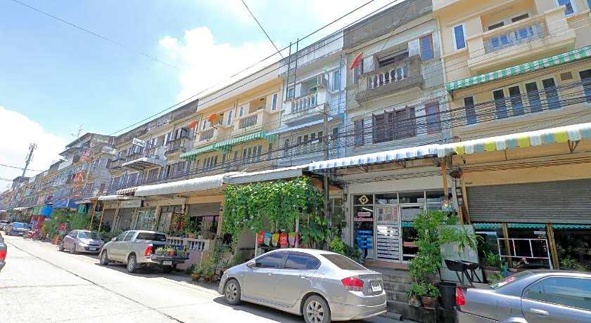 OYO 872 Saen Sabai Hostel