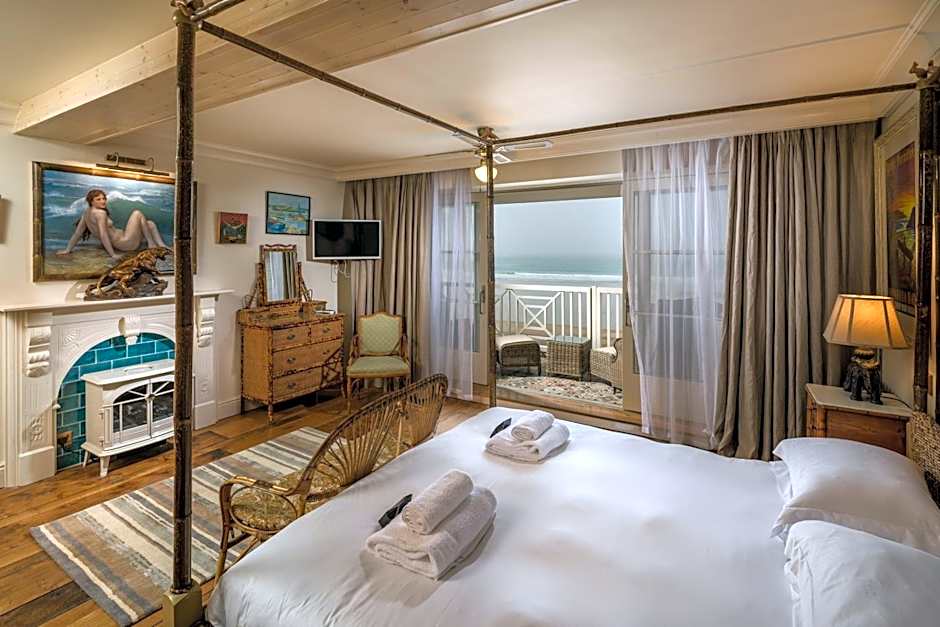 Tolcarne Beach Colonial Restaurant and Rooms