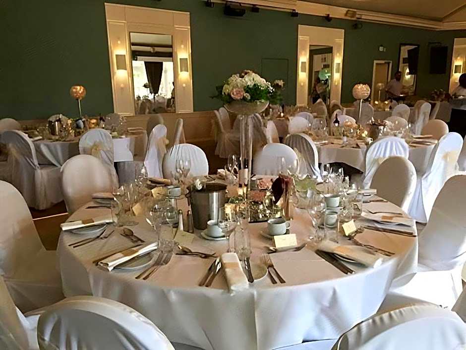 The Broadway Hotel and Carvery