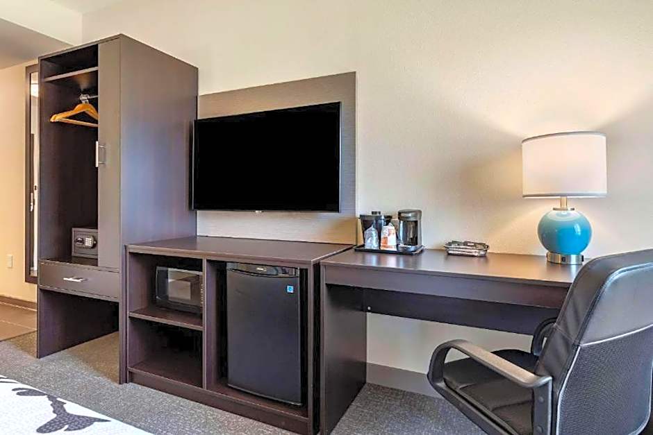 Redwood inn & Suites Crosby