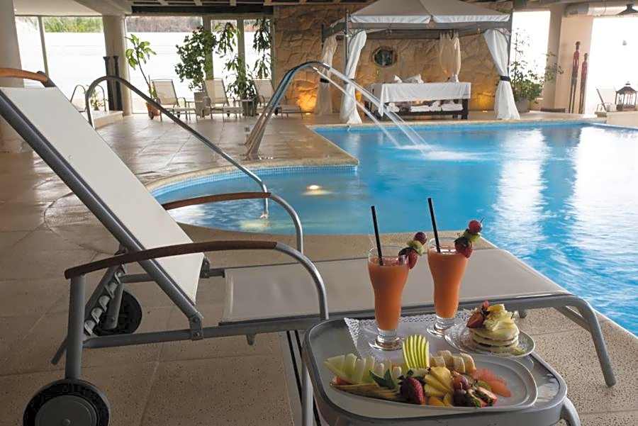 Cacique Inacayal Lake Hotel & Spa