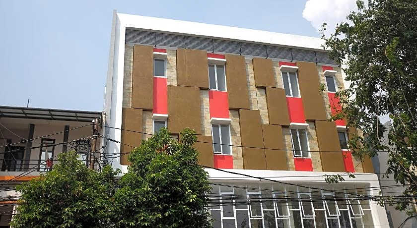 RedDoorz Plus near Mall Ciputra Jakarta