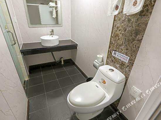 Zhiying Star Travel Collection Hotel (Zhujiang New Town Wuyangyu Subway Station)