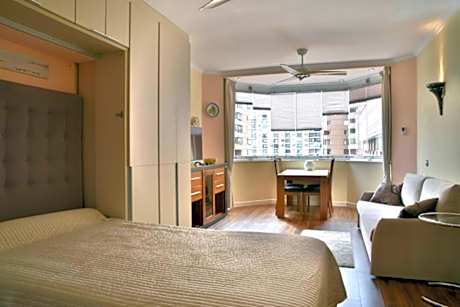 Seafront luxury studio in Las Palmeras hotel