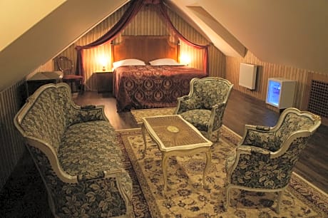 Historical Suite with Chateau View