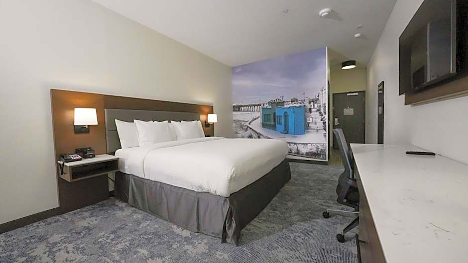 La Quinta Inn & Suites by Wyndham Santa Cruz