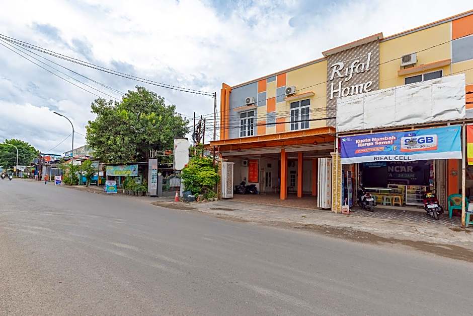 Urbanview Hotel Rifal Home Tegal