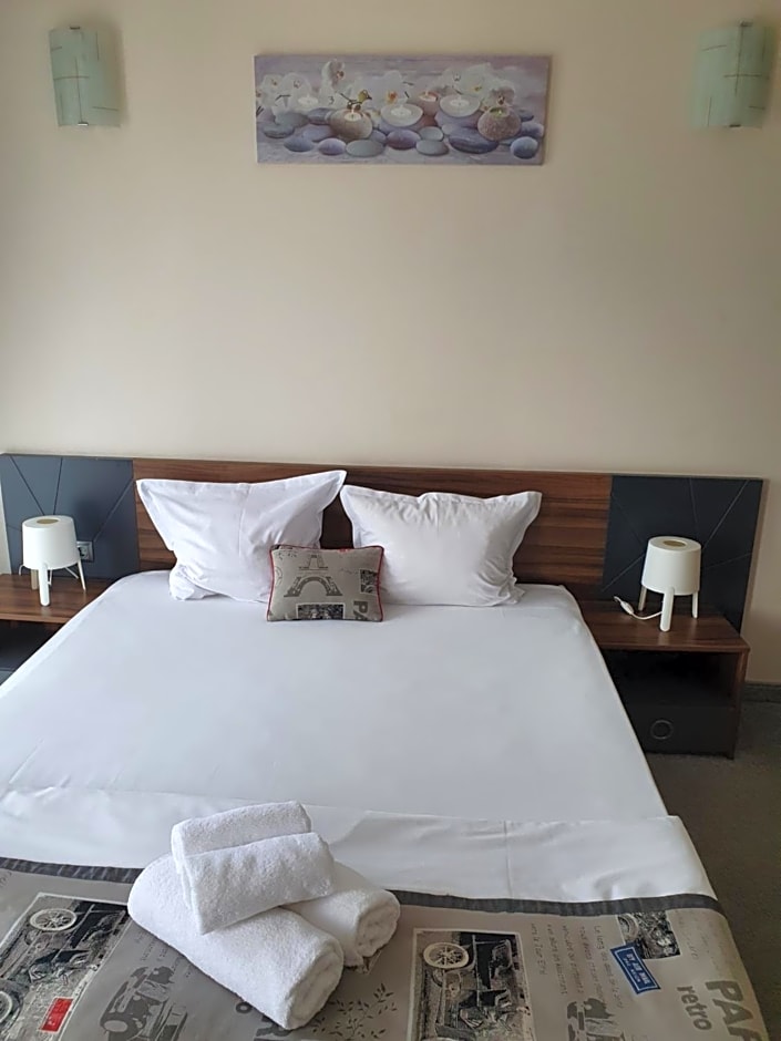 Family Hotel Novel City