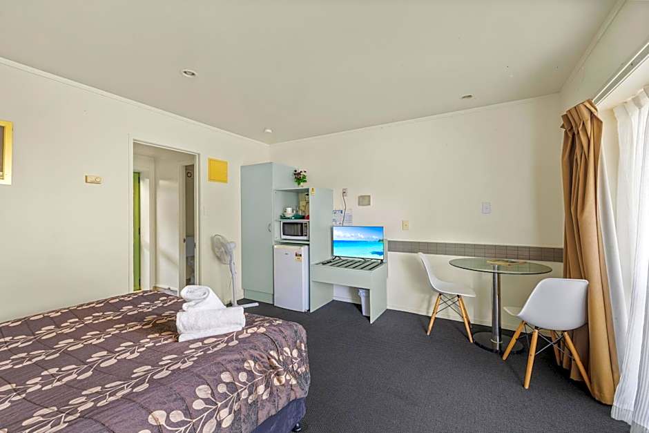 Birchwood Spa Motel