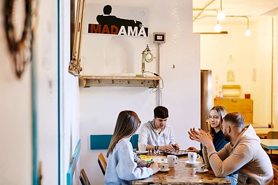 Madama Hostel & Bistrot