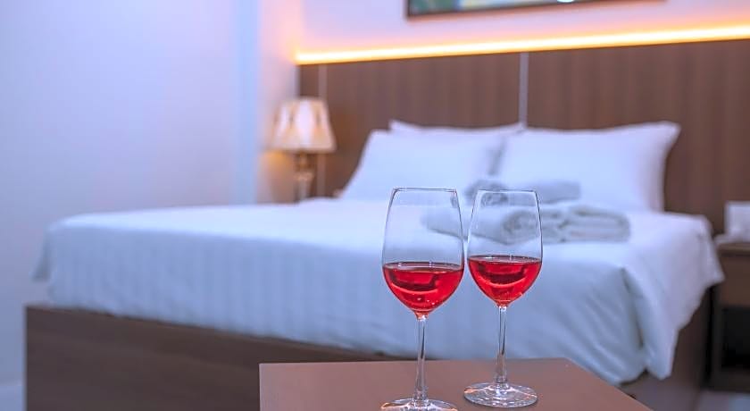 LILLY HOTEL