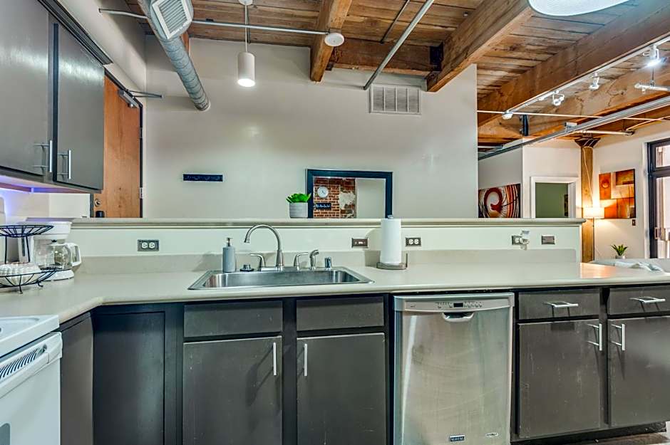 Downtown Dallas Condo - 2BR 1BA