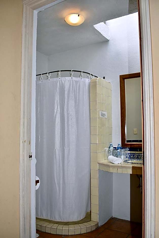 HOTEL ANA CATALINA & SUITES