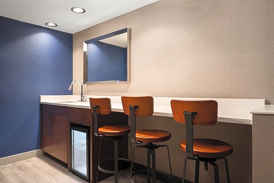 Four Points By Sheraton Hotel & Suites San Francisco Airport