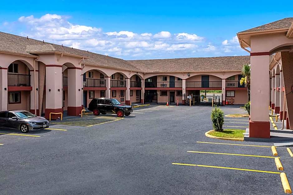 Rodeway Inn & Suites East