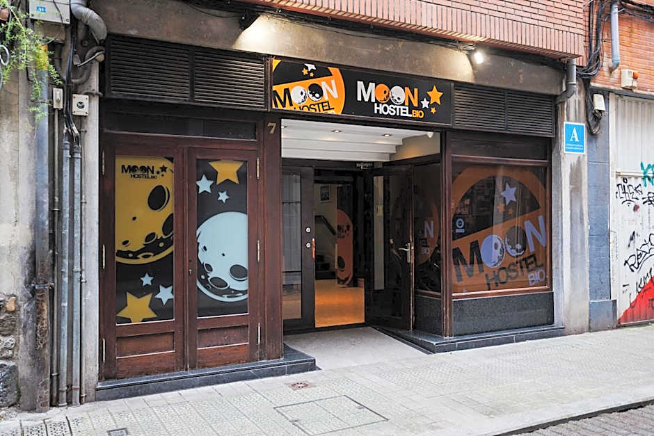 Moon Hostel Bio
