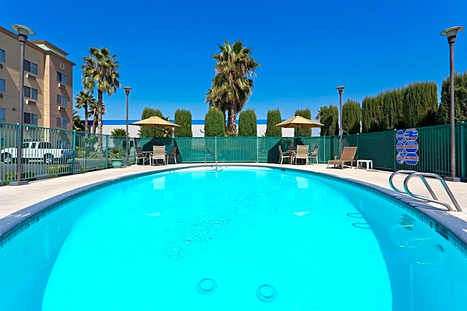 Holiday Inn Express Bakersfield By IHG