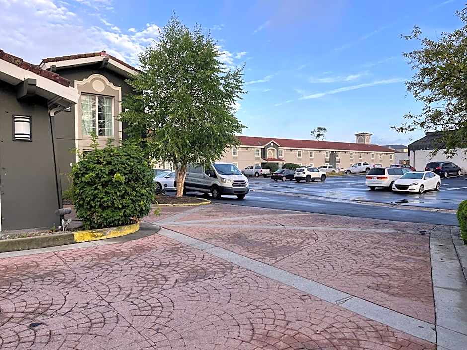 La Quinta Inn & Suites by Wyndham Indianapolis Airport Lynhurst