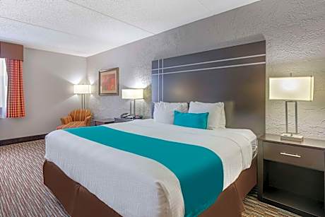 1 KING BED,NO SMOKING,HI SPEED NET,MICROWAVE,REFRIG,FULL BREAKFAST