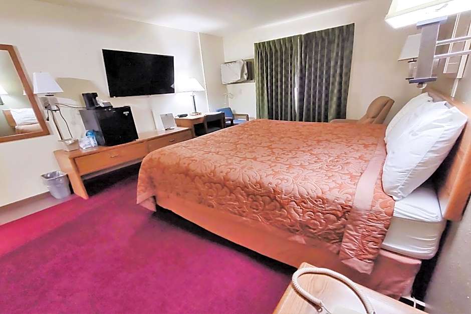 Love Hotels Staples by OYO at HWY 10 MN