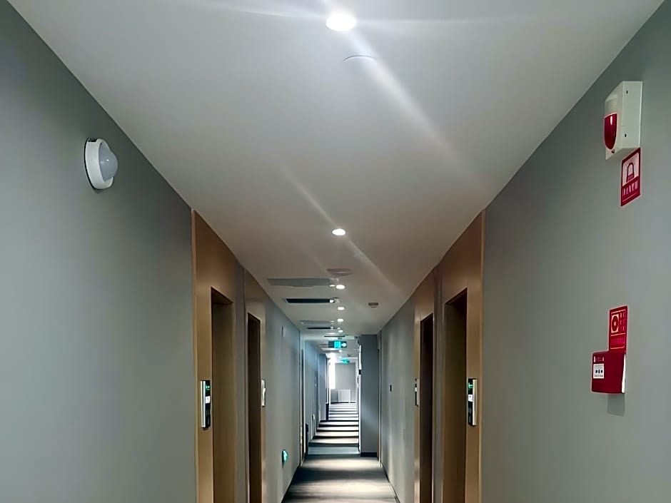 Green Tree Inn Urumqi San'gong Metro Station Exit