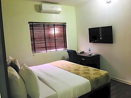 One Bedroom Apartment