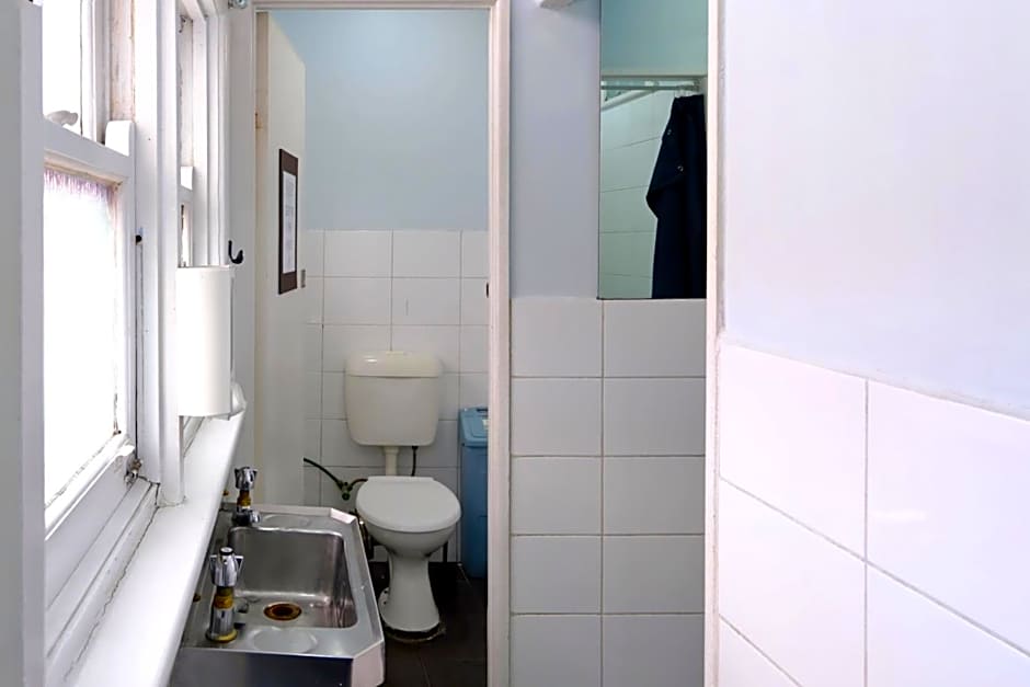 Pint On Punt Backpackers