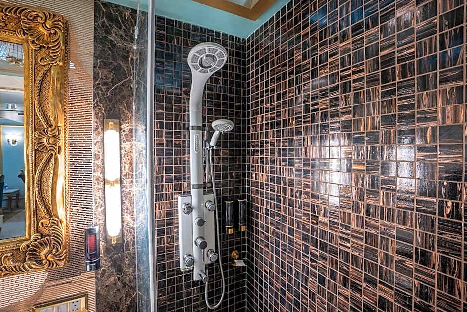 Hide Away Suites
