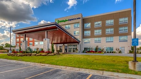 Holiday Inn Express & Suites Tulsa Midtown By IHG