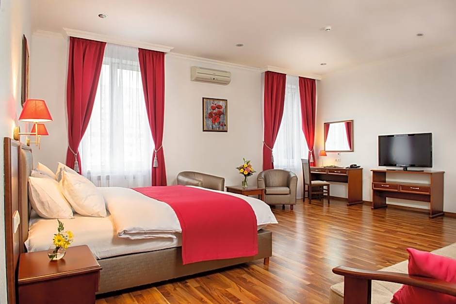 Greguar Hotel by UHM