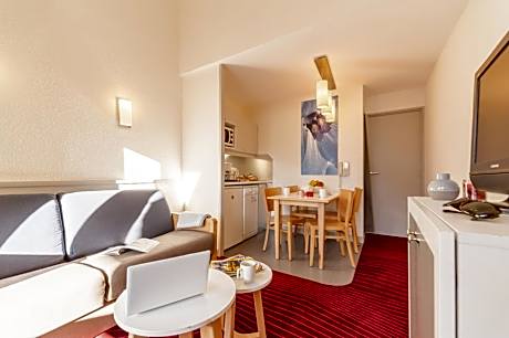 Studio with Sleeping Alcove (4 People)