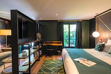 Junior King Suite with Courtyard View