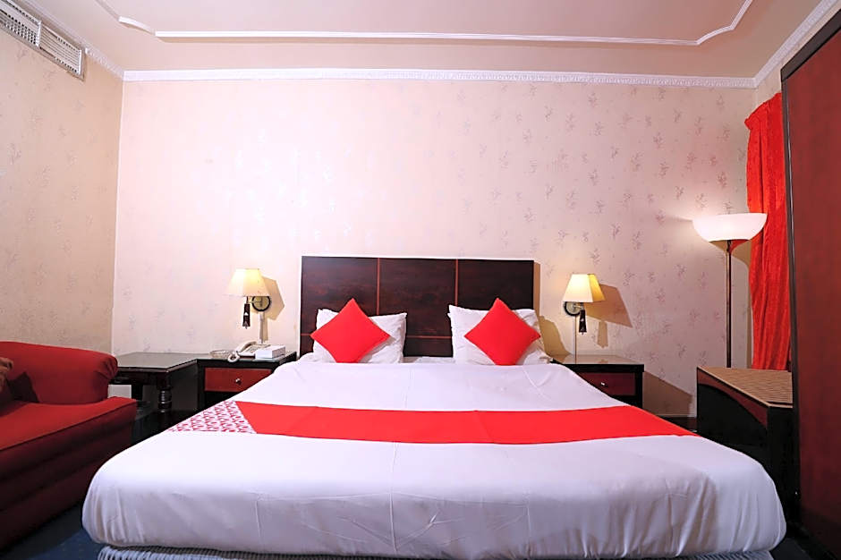 OYO 112 Semiramis Hotel