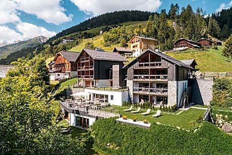 Les Dolomites Mountain Lodges