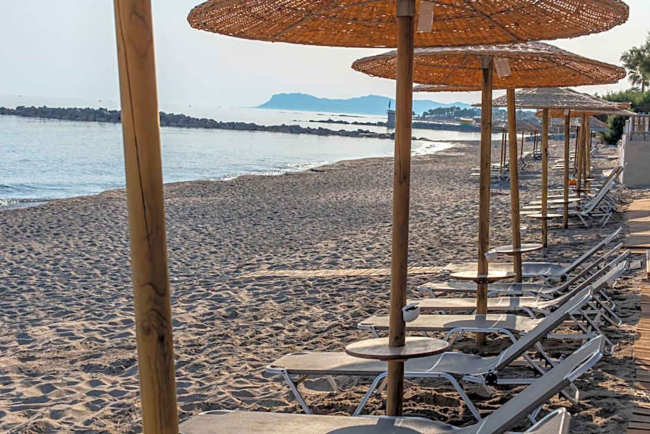 Hotel Haris on the beach