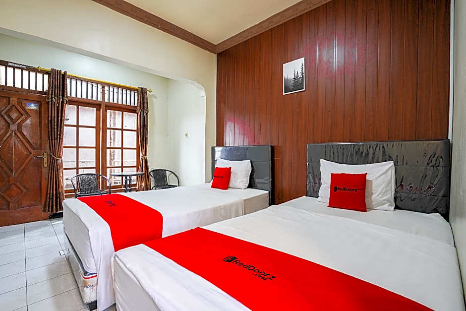 RedDoorz near Sarangan Lake