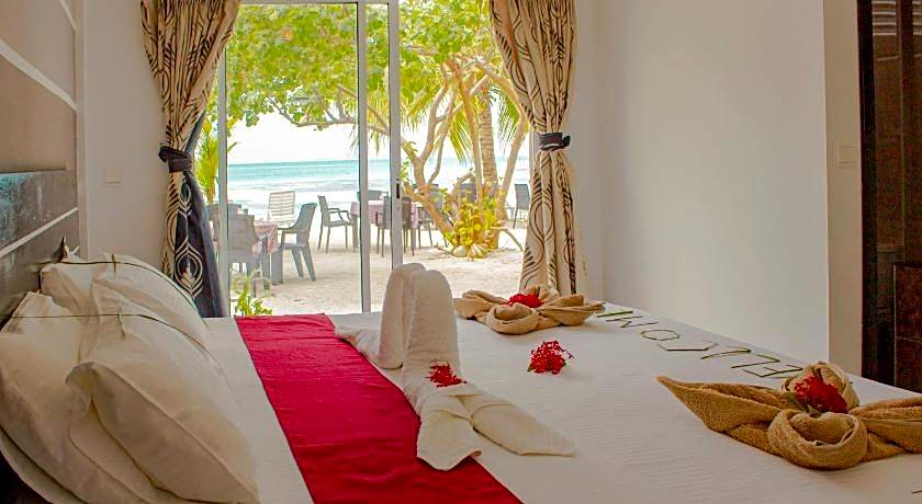 Crown Beach villas - direct access to bikini beach