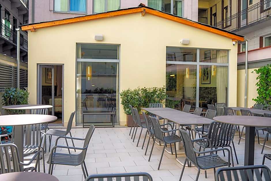 Honest Budapest by Chic & Basic